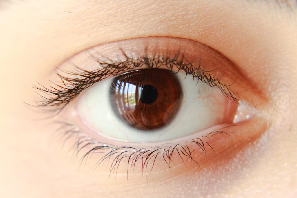 zabieg na opadajace powieki